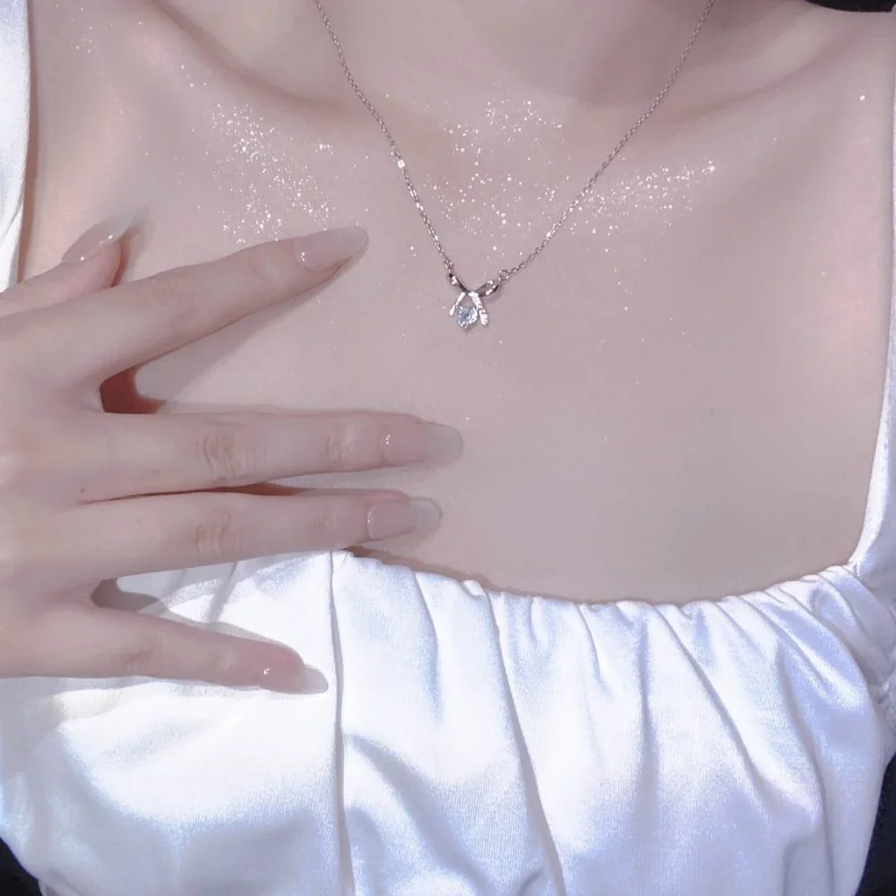 Bow Zircon Necklace - Picture 10 of 16